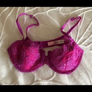 Gorgeous like new Victoria Secret magenta 34C bra.